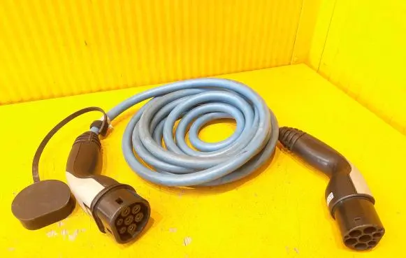 BMW i3 Electric car charging cable LC2KU323