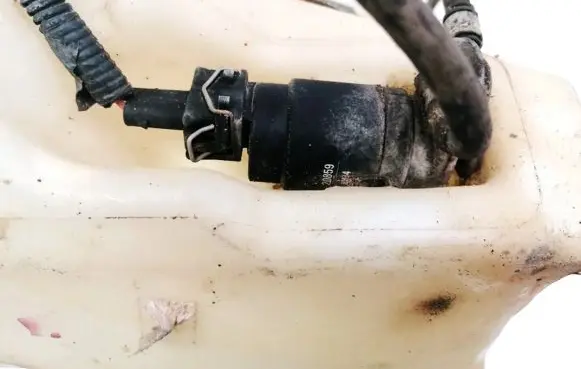 Nissan Primera Windscreen/windshield washer pump