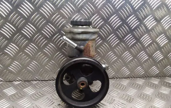 Toyota Corolla Verso AR10 Power steering pump