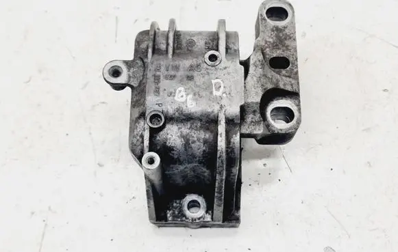 Volkswagen PASSAT B6 Engine mount bracket 1K0199262