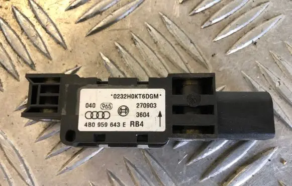 Audi A8 S8 D3 4E Airbag deployment crash/impact sensor 4B0959643E 270903 0232H0KT6DGM