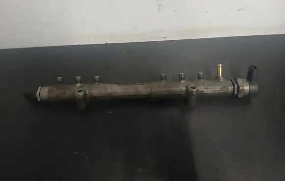 Volvo V70 Fuel main line pipe 0445215023 30777554