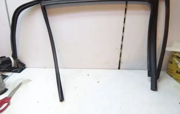 Volkswagen T-Cross Front door window/glass frame 2GM839439G