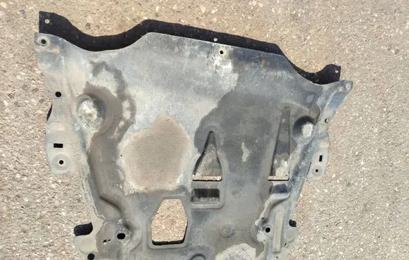 Volvo S60 Engine splash shield/under tray 12346789102030
