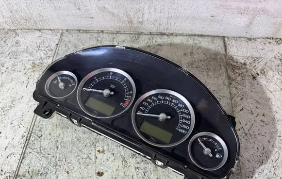 Speedometer (instrument cluster)