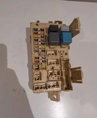 Toyota Avensis T250 Fuse module 82641ca030f 05110115583702 5430590873