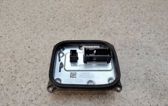 Mercedes-Benz E A207 Headlight ballast module Xenon A2129005324