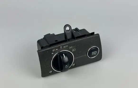 Mercedes-Benz E W211 Light switch 2115450104 A2115450104 04056000