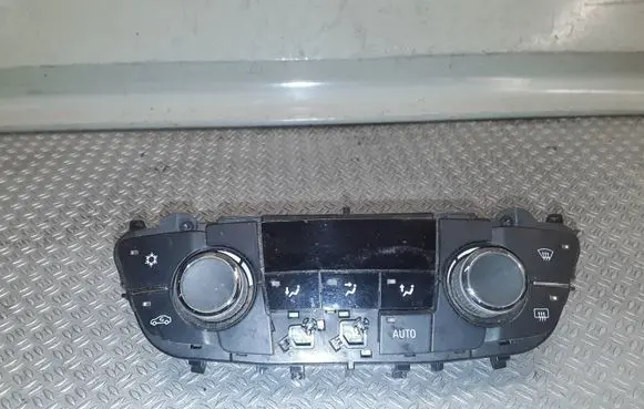 Opel Insignia A Climate control unit 13273097