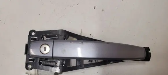Opel Zafira B Front door exterior handle