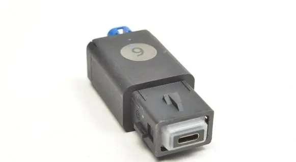 Citroen C4 III e-C4 USB socket connector 98483947VV