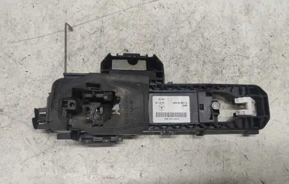 Mercedes-Benz GLA W156 X156 Front door exterior handle/bracket 