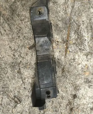Toyota Avensis T250 Front bumper mounting bracket 5253605020