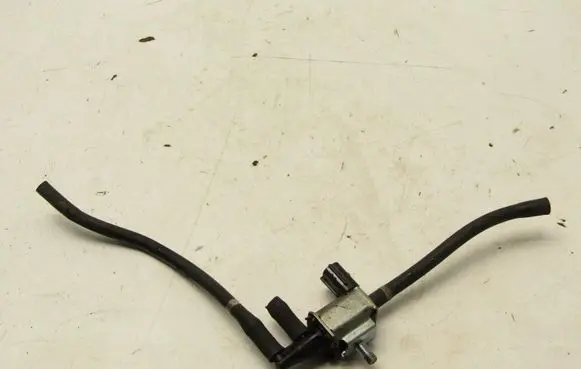 Suzuki Swift III Valve vacuum K5T48672