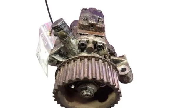Renault Clio III Fuel injection high pressure pump 