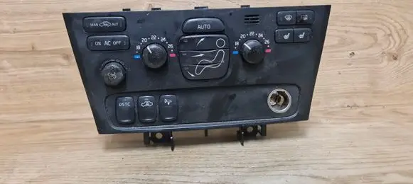 Volvo V70 Climate control unit 8691876