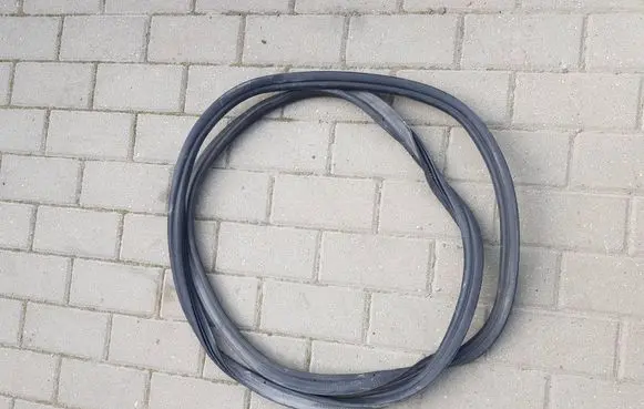 Trunk rubber seal (body)