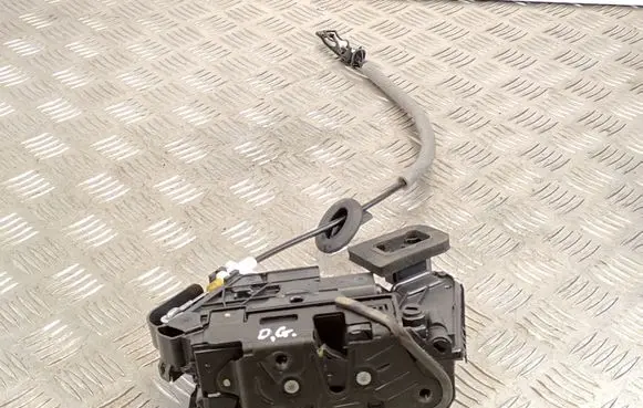 Volkswagen Polo VI Rear door lock 45840180 5TA839016L