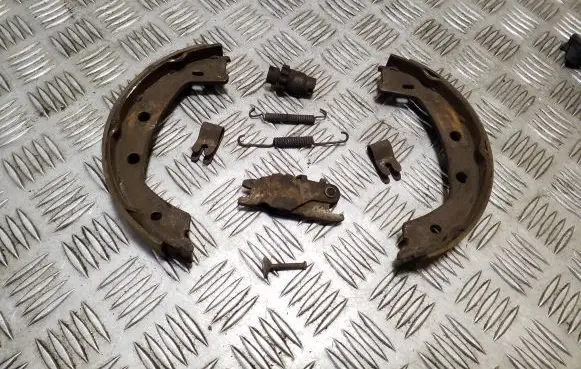 Land Rover Freelander 2 - LR2 Handbrake/parking brake pads 