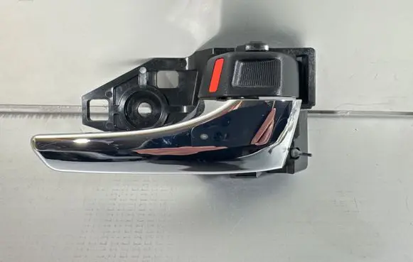 Toyota RAV 4 (XA40) Front door interior handle
