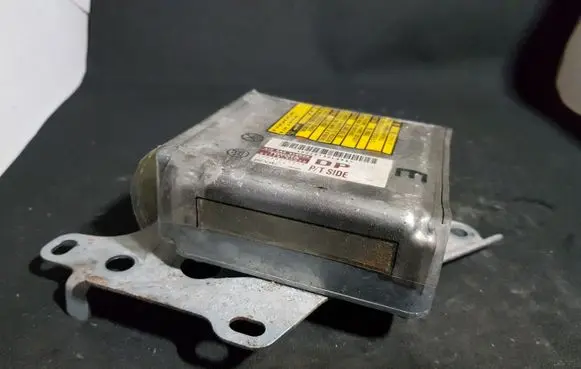 Lexus IS 200-300 Airbag control unit/module 8917053020