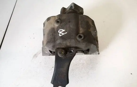 Engine mount bracket
