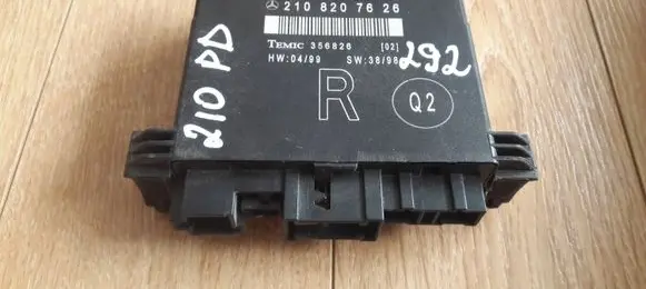 Mercedes-Benz E W210 Door control unit/module 2108207626 356826
