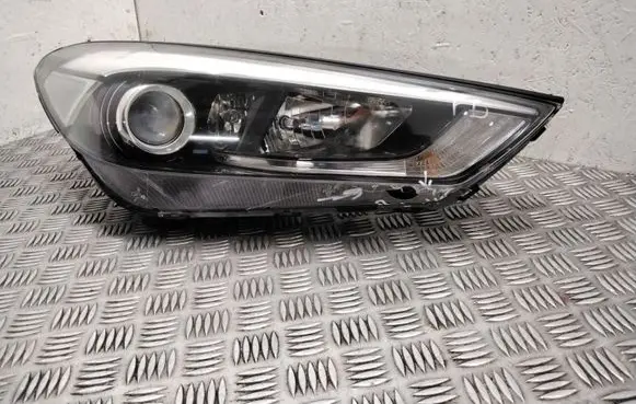 Hyundai Tucson TL Headlight/headlamp 92102D7100 R009D10Y86Z