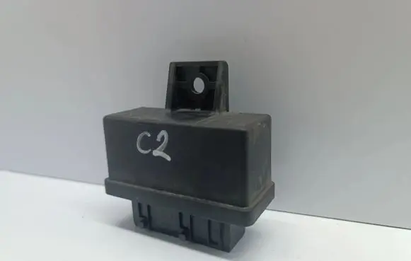 Citroen C2 Fuel pump relay 240107
