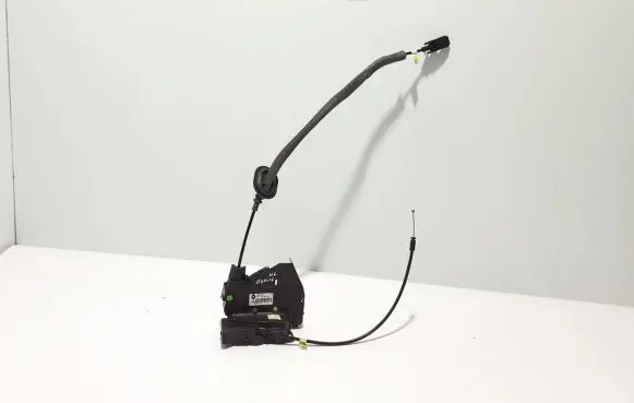 Renault Espace V (RFC) Rear door lock 825017971R
