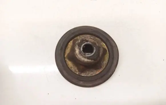 Volkswagen PASSAT B4 Coil spring mount 357412319B