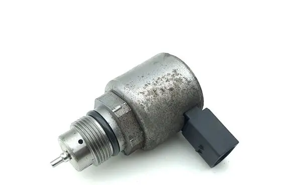 Mercedes-Benz B W246 W242 Fuel pressure regulator 9307Z522A00