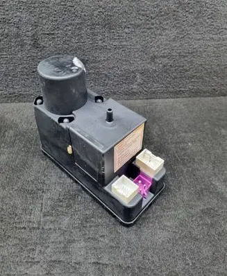 Audi A6 S6 C4 4A Central locking vacuum pump 4A0862257J