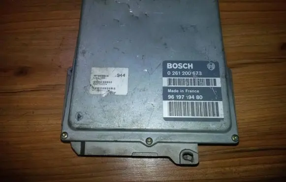 Peugeot 405 Engine control unit/module 0261200673 9619719480