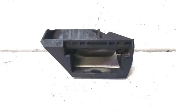 BMW 7 E65 E66 Radiator mount bracket 7508017
