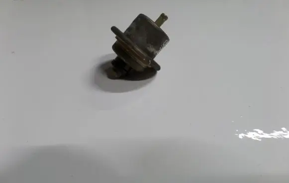 Jeep Grand Cherokee Fuel pressure regulator 53030001