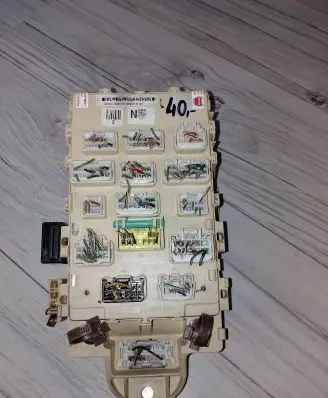 Toyota Yaris Fuse box set 827300D020A