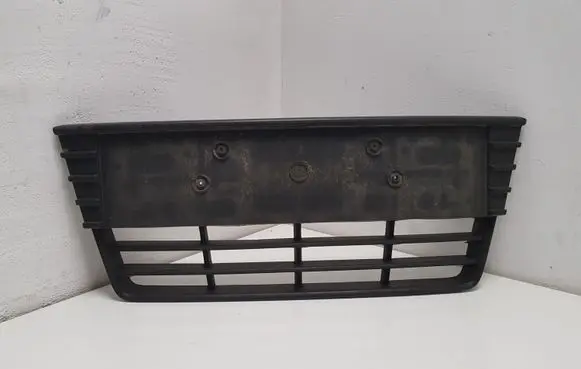 Ford Focus Front bumper lower grill BM5117K945A