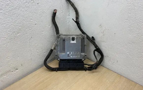 Volkswagen PASSAT B6 Engine control unit/module 06F906056AM 1039S11023 0261S02132