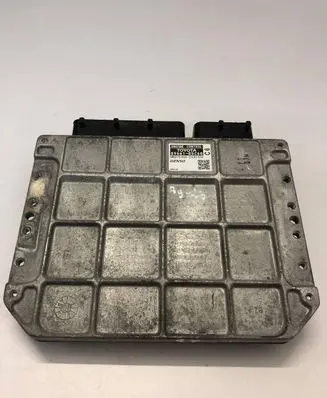 Toyota Avensis T270 Engine control unit/module 8966105C60 MB2754002430