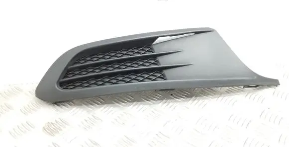 Volkswagen Jetta VI Front fog light trim/grill 5C6853666