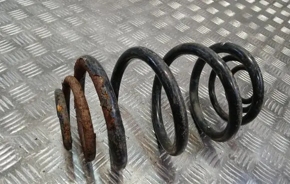 Opel Vivaro Rear coil spring