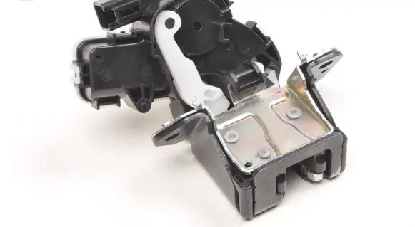 Mazda 3 Tailgate lock latch A8630