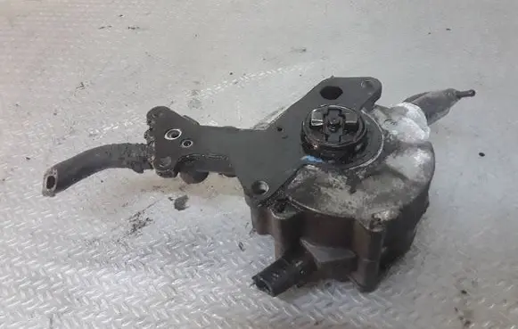 Volkswagen PASSAT B6 Vacuum pump 038145209M