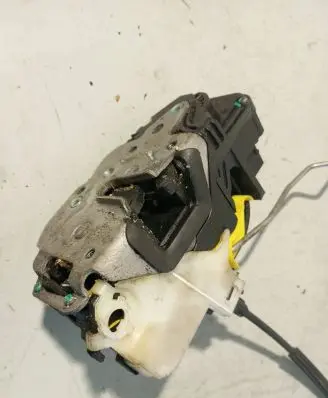 Opel Insignia A Front door lock 13503149