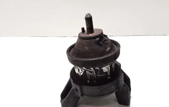 Hyundai Santa Fe Engine mount bracket 219322B000