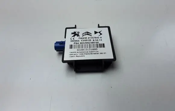 Peugeot 3008 II Aerial GPS antenna 9832982380