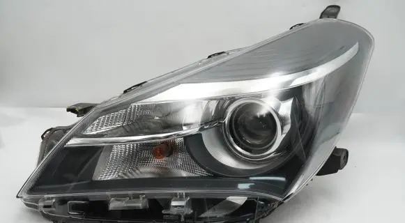 Toyota Yaris Headlight/headlamp 