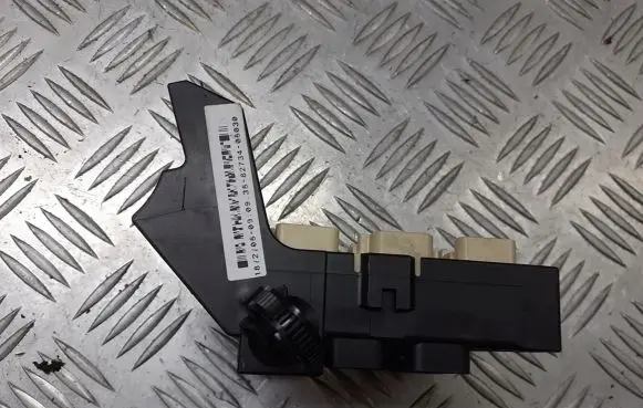 Toyota Avensis T250 Fuse box set 82734-05030