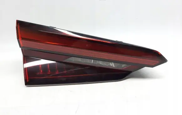 Tailgate rear/tail lights